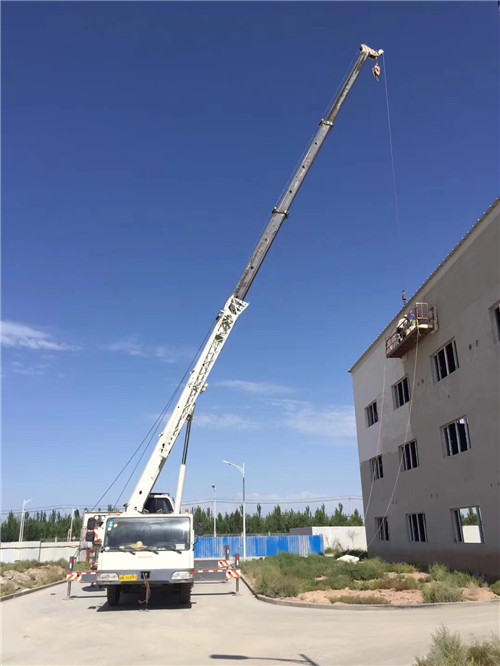 南岗区“轻装强干”—— 吊车的 “轻量化臂架” 技术